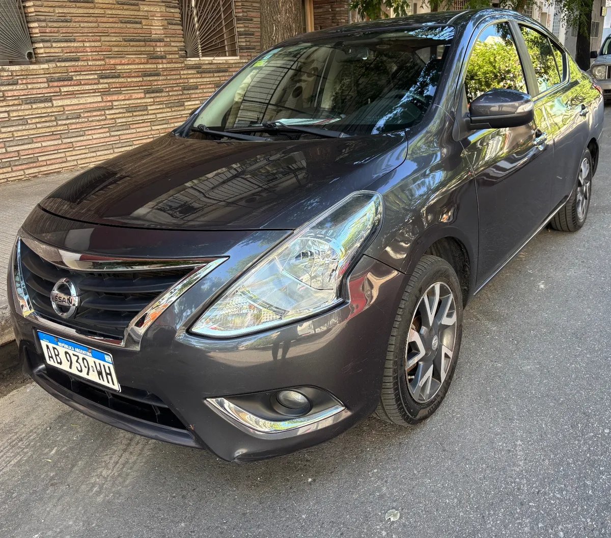 Nissan Versa Exclusive 