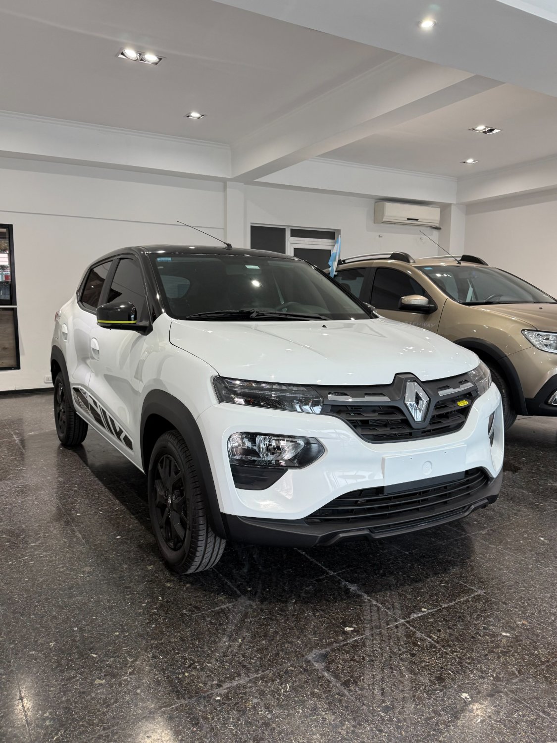 Renault KWID 5P 1,0 Iconic Bitono 2025