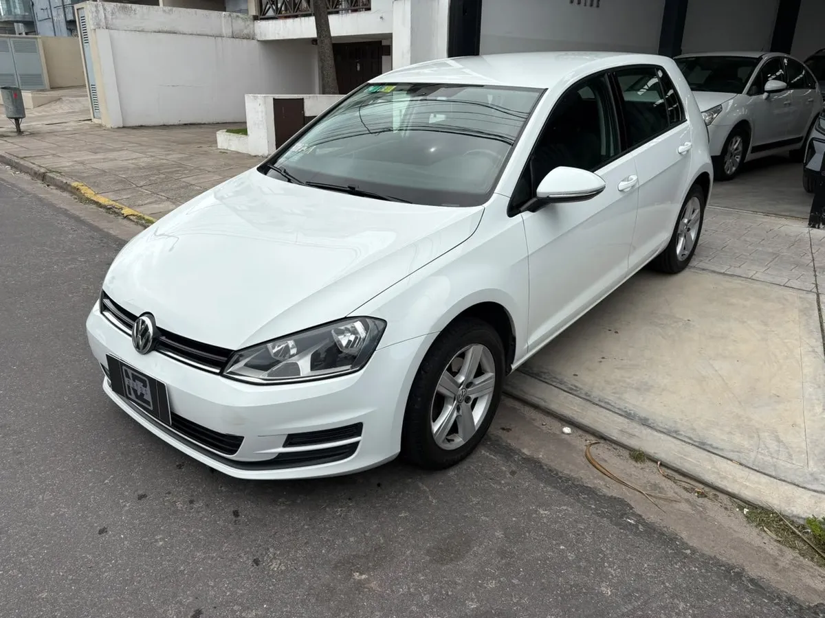 Volkswagen GOLF 1.6 TRENDLINE 5P Mt — foto principal