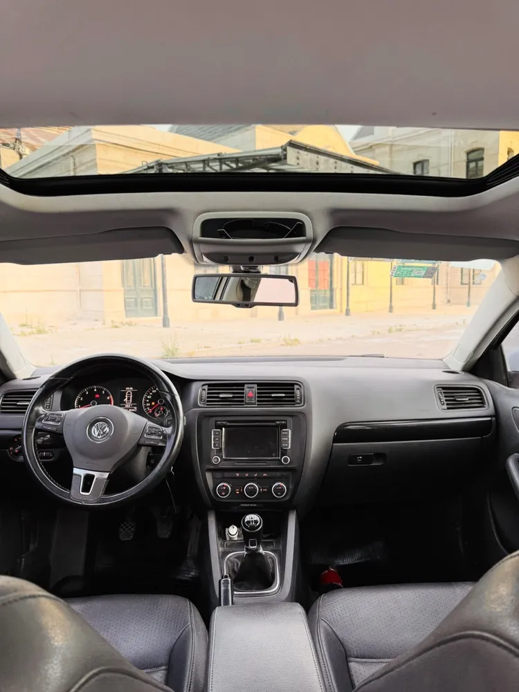 Volkswagen Vento 2.5 Versión Cuero — foto 4
