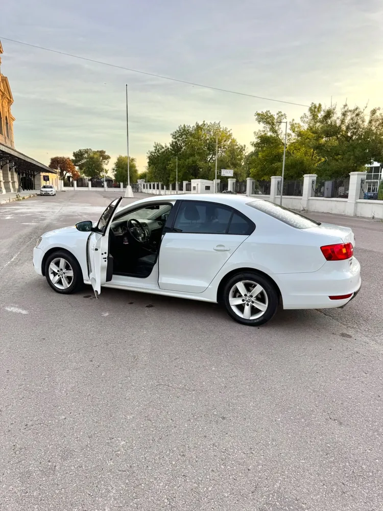 Volkswagen Vento 2.5 Versión Cuero — foto 8