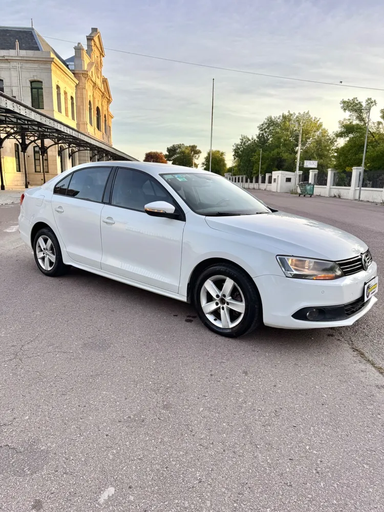 Volkswagen Vento 2.5 Versión Cuero — foto 11