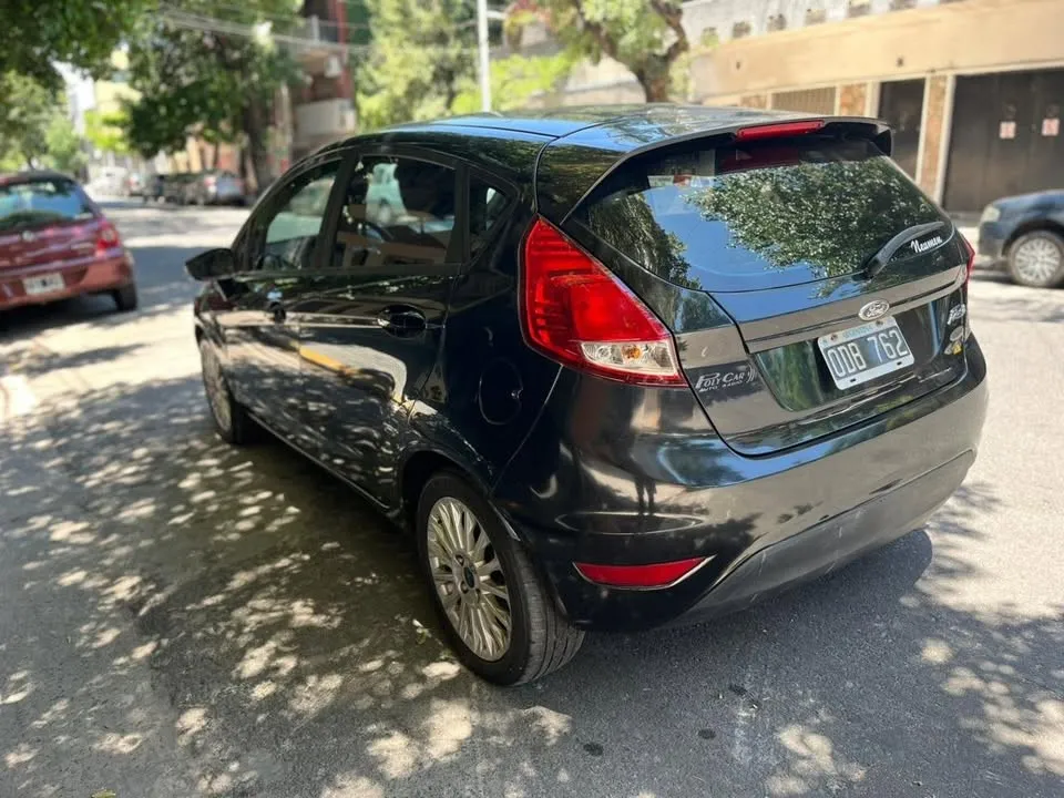 Ford Fiesta SE — foto 8