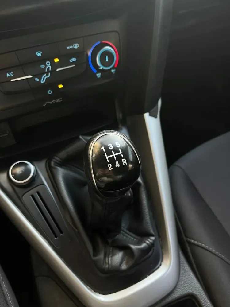 Ford Focus SE — foto 8