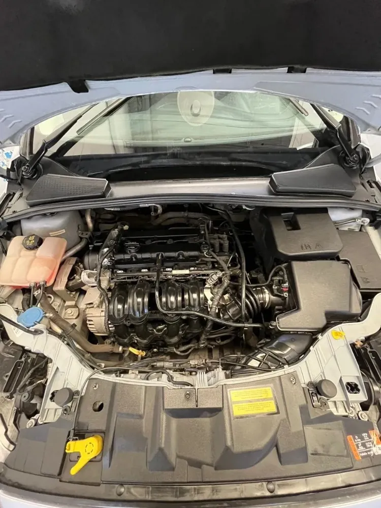 Ford Focus SE — foto 9