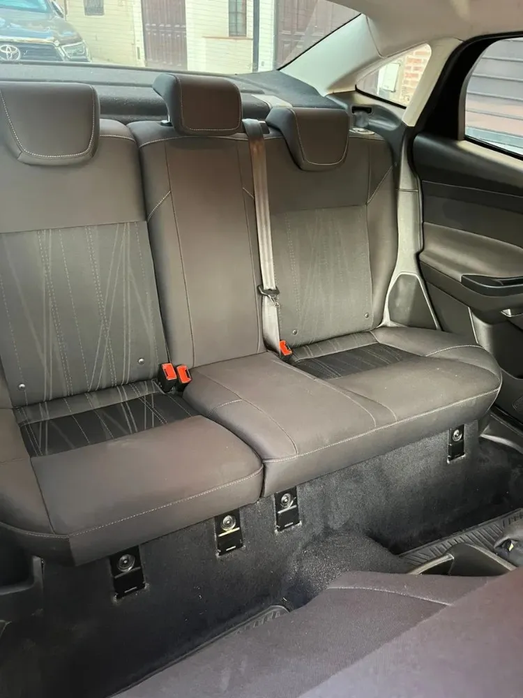 Ford Focus SE — foto 11