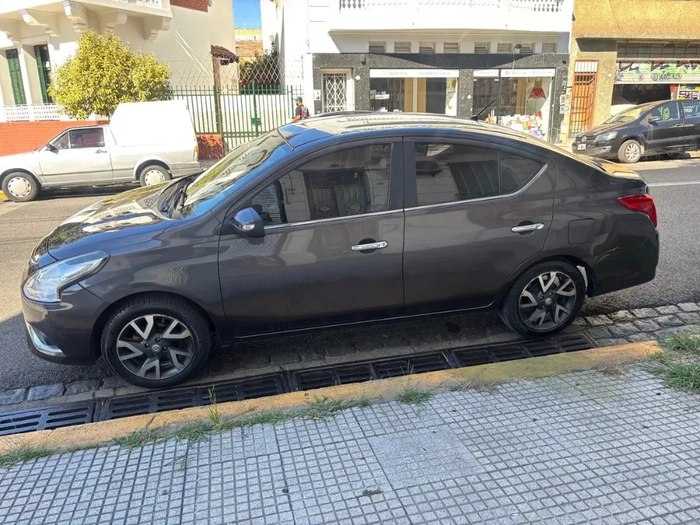 Nissan Versa Exclusive  — foto 3