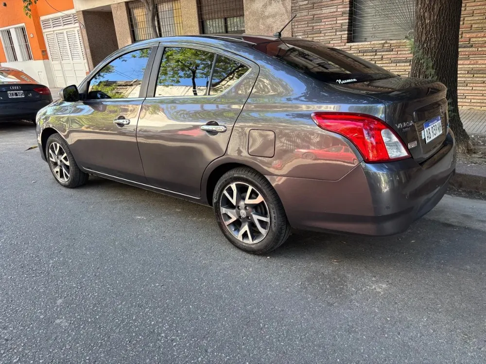 Nissan Versa Exclusive  — foto 5