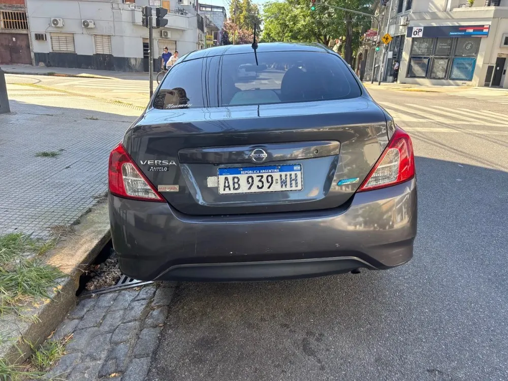 Nissan Versa Exclusive  — foto 16