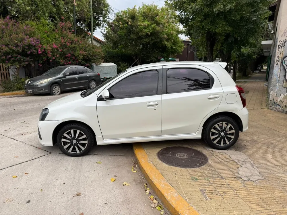 Toyota ETIOS PLATINUM 1.5 4 A/T — foto 2