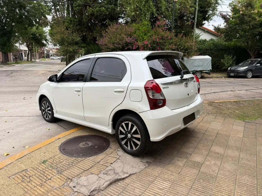 Toyota ETIOS PLATINUM 1.5 4 A/T — foto 3