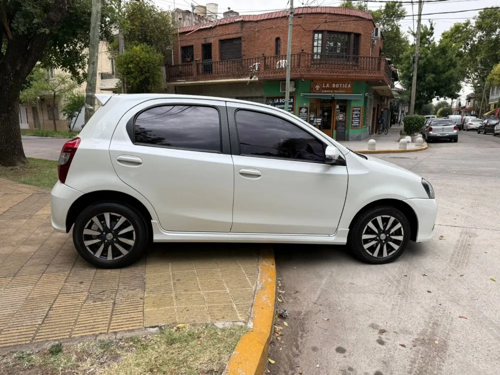 Toyota ETIOS PLATINUM 1.5 4 A/T — foto 6