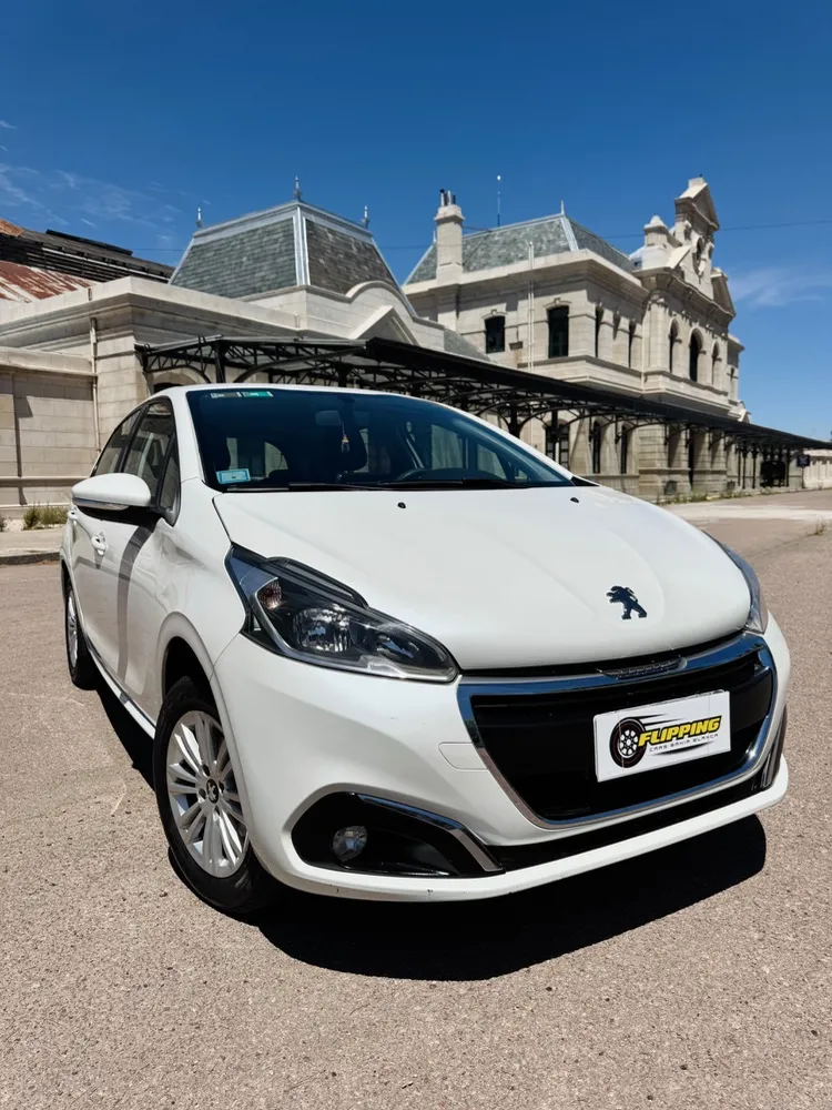 Peugeot 208 Allure — foto 8
