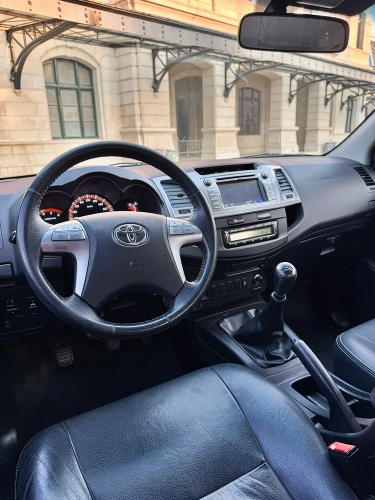Toyota Hilux SRV — foto 9