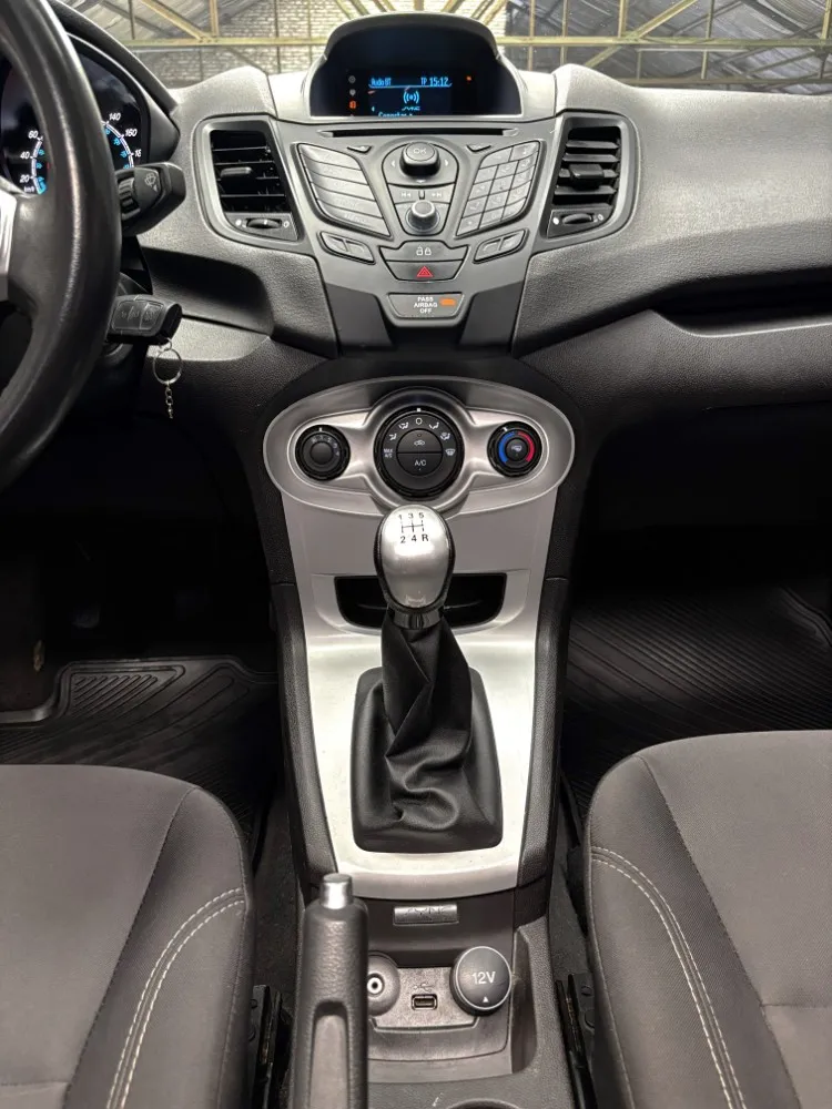 Ford Fiesta Kinetic 1.6 Se Plus 120cv — foto 9
