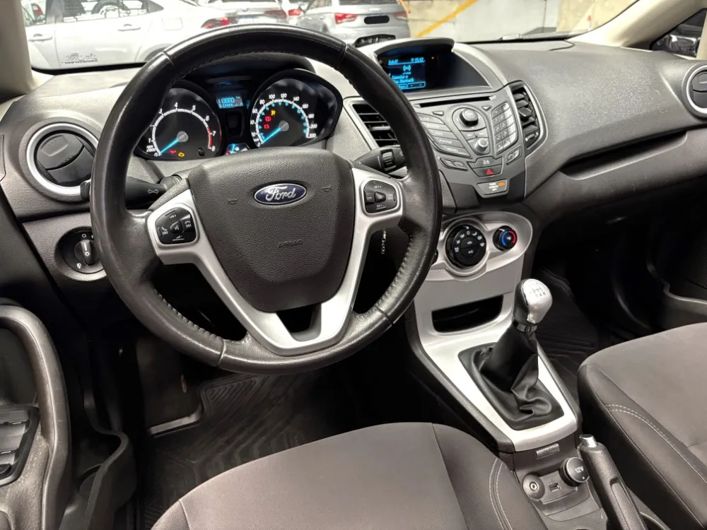 Ford Fiesta Kinetic 1.6 Se Plus 120cv — foto 10