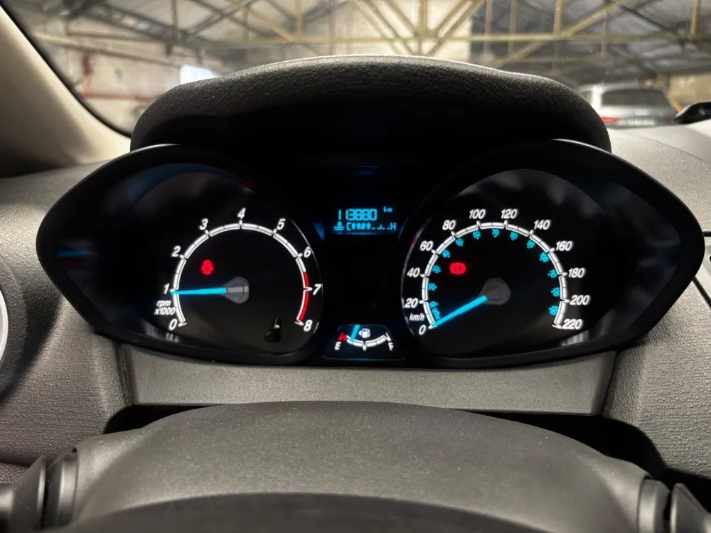 Ford Fiesta Kinetic 1.6 Se Plus 120cv — foto 11