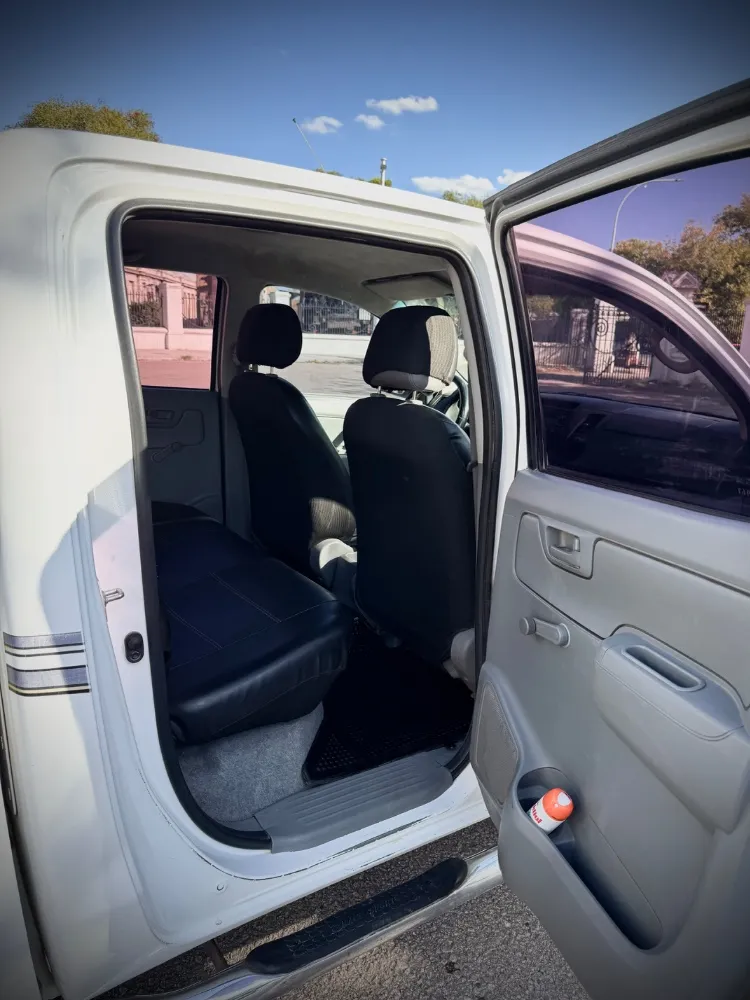 Toyota Hilux — foto 2