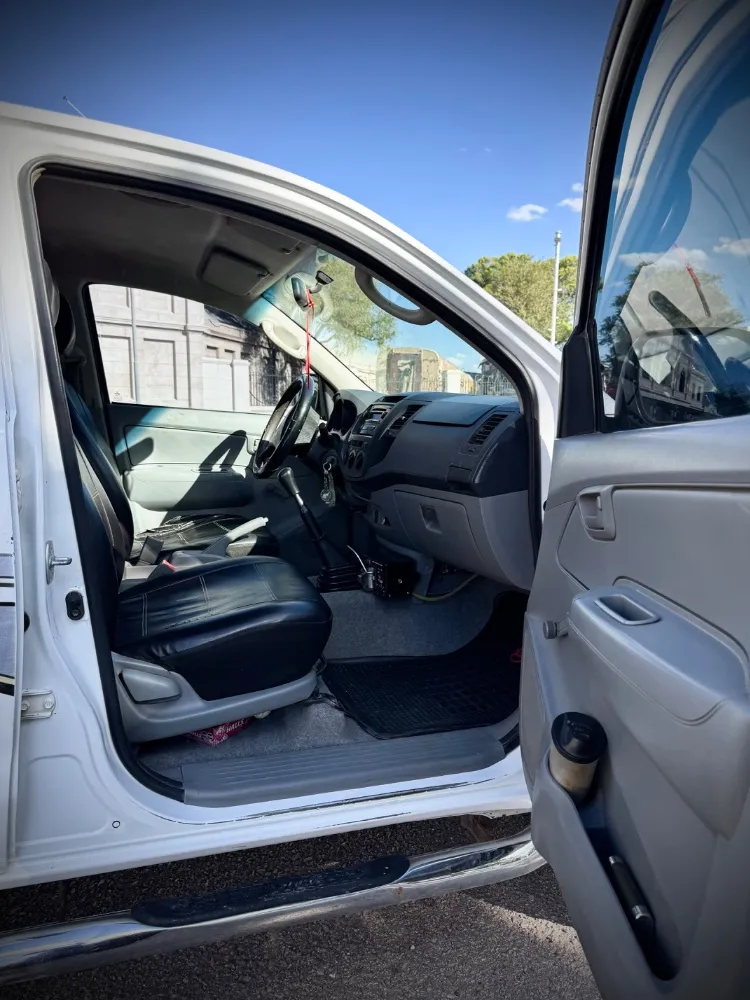 Toyota Hilux — foto 3