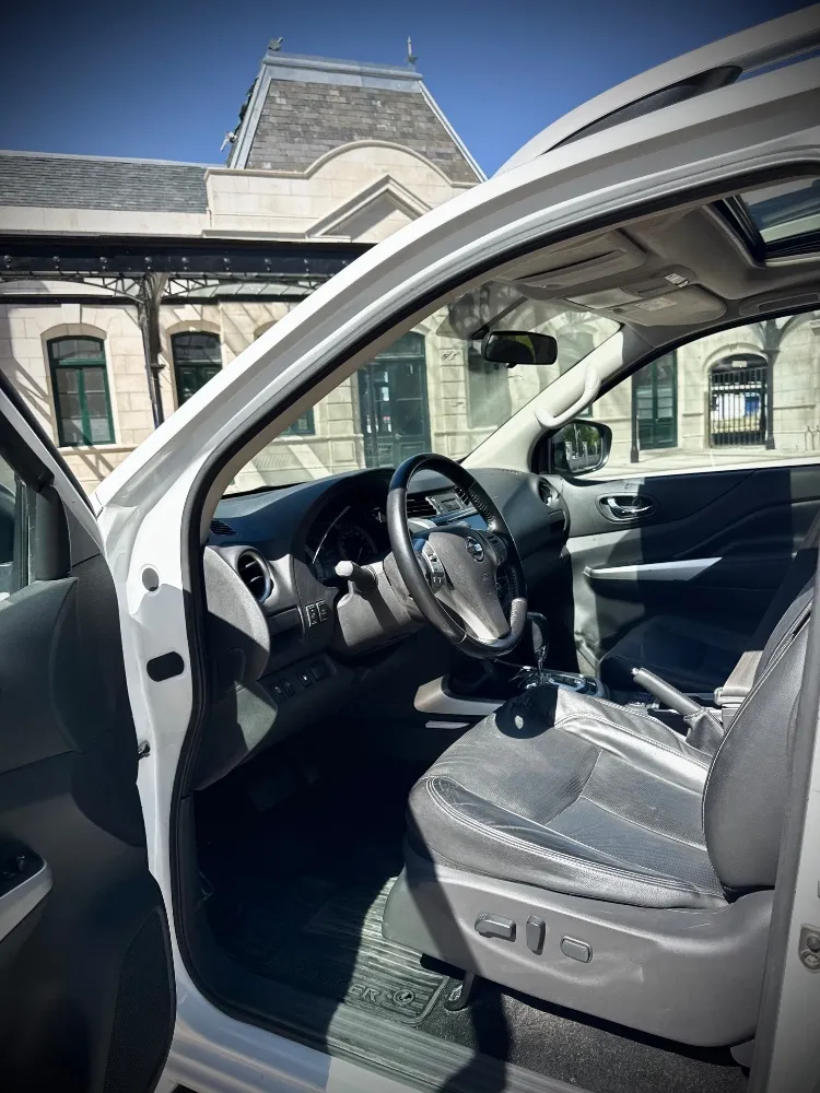 Nissan Frontier LE 4x4 — foto 2
