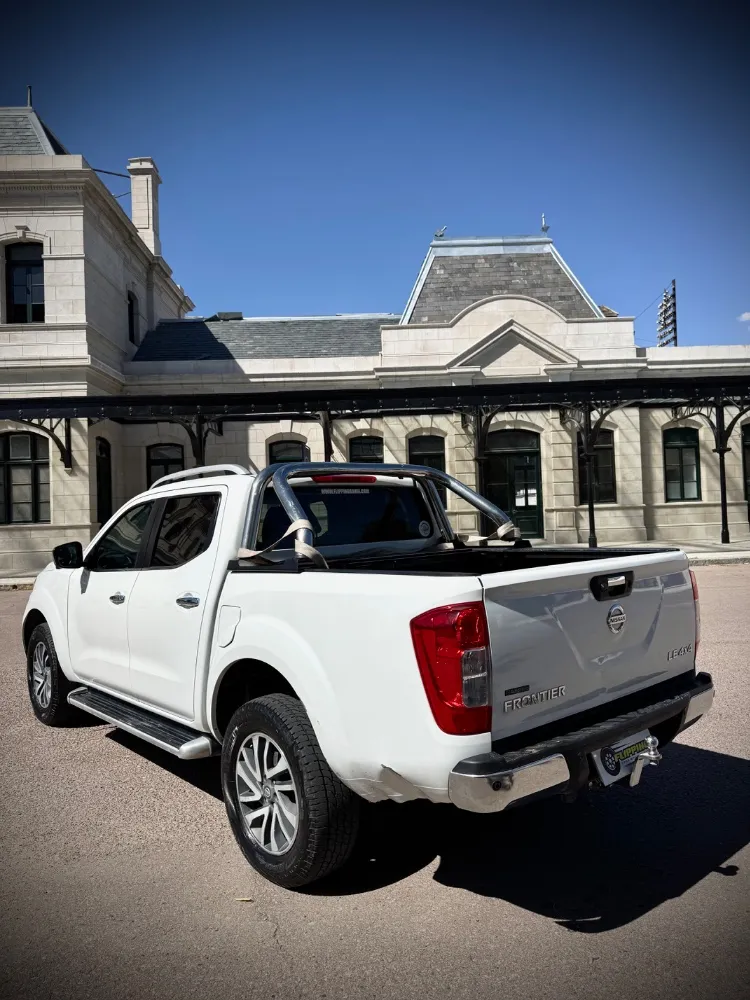 Nissan Frontier LE 4x4 — foto 6
