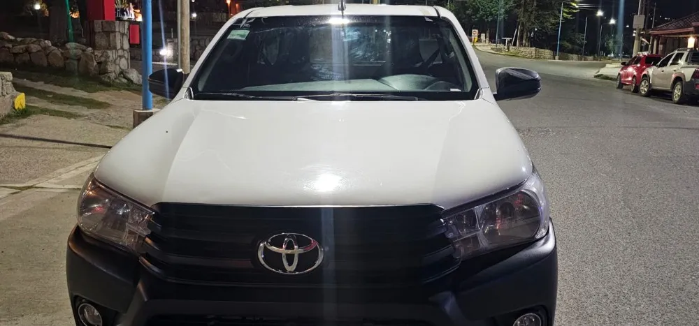Toyota HILUX  DX 4X4 S/C 2.4 — foto 2