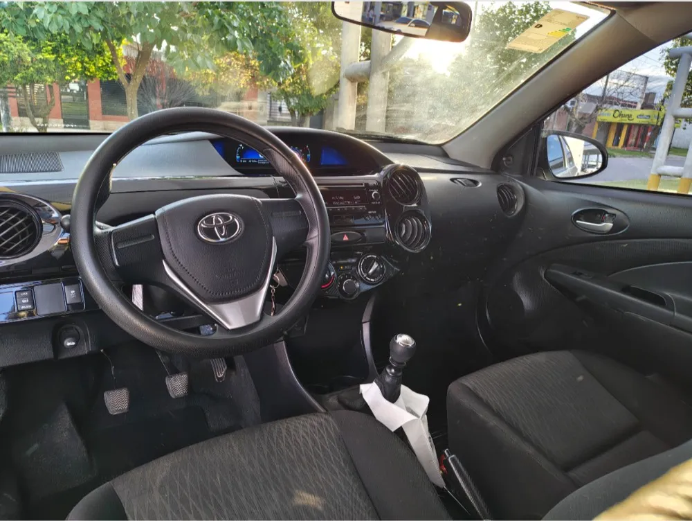 Toyota ETIOS  1.5 X 5 PTAS  — foto 2