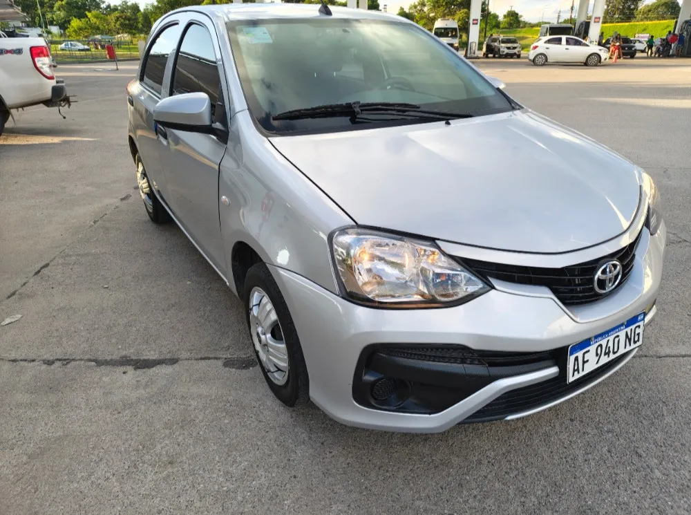 Toyota ETIOS  1.5 X 5 PTAS  — foto 5