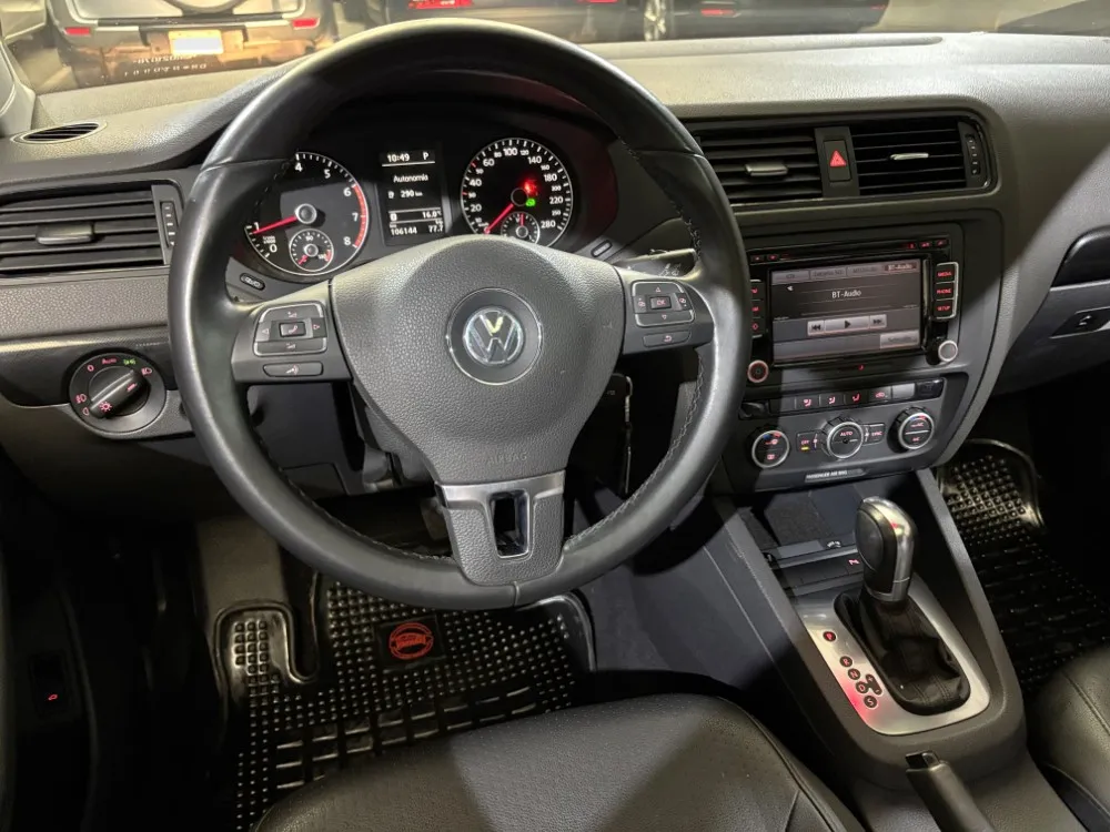 Volkswagen Vento 2.5 Luxury AT — foto 10