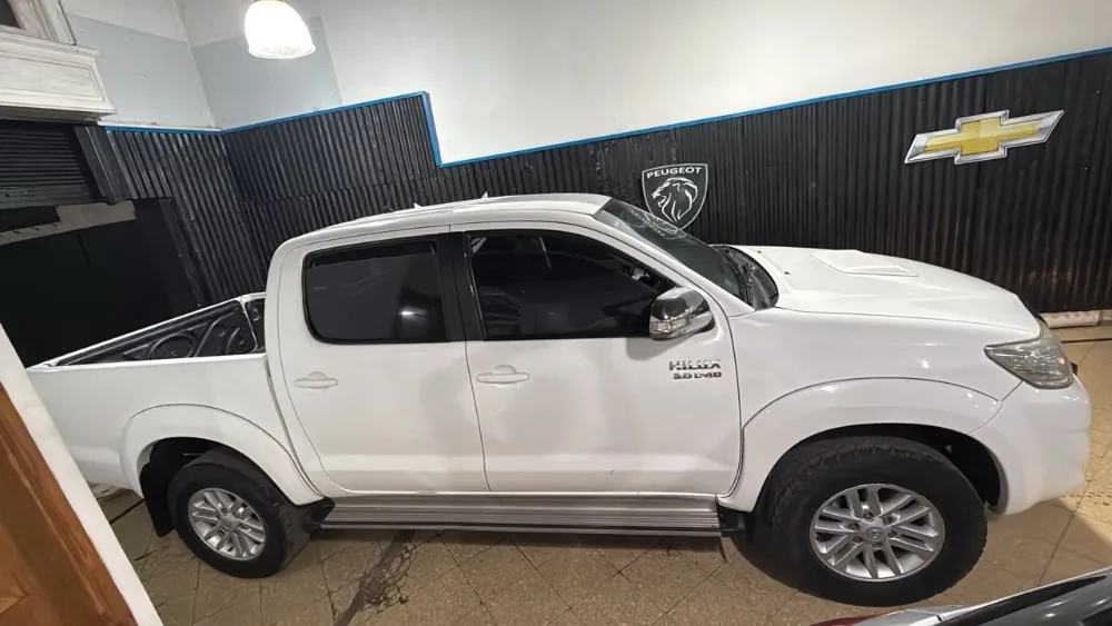 Toyota Hilux SRV — foto 2