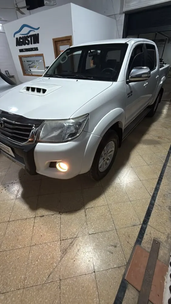 Toyota Hilux SRV — foto 8