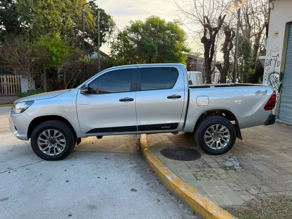 Toyota Hilux 4X4 DC DX 2.4L TDI 6 MT — foto 2