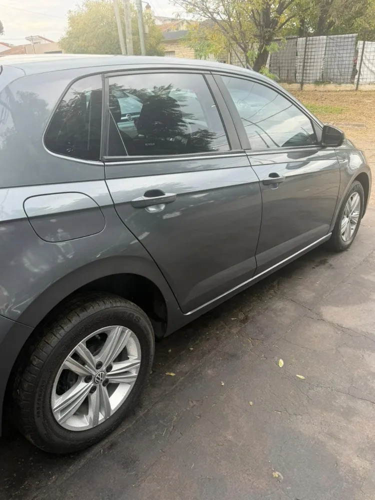 Volkswagen POLO 1.6 MSI CONFORTLINE — foto 2