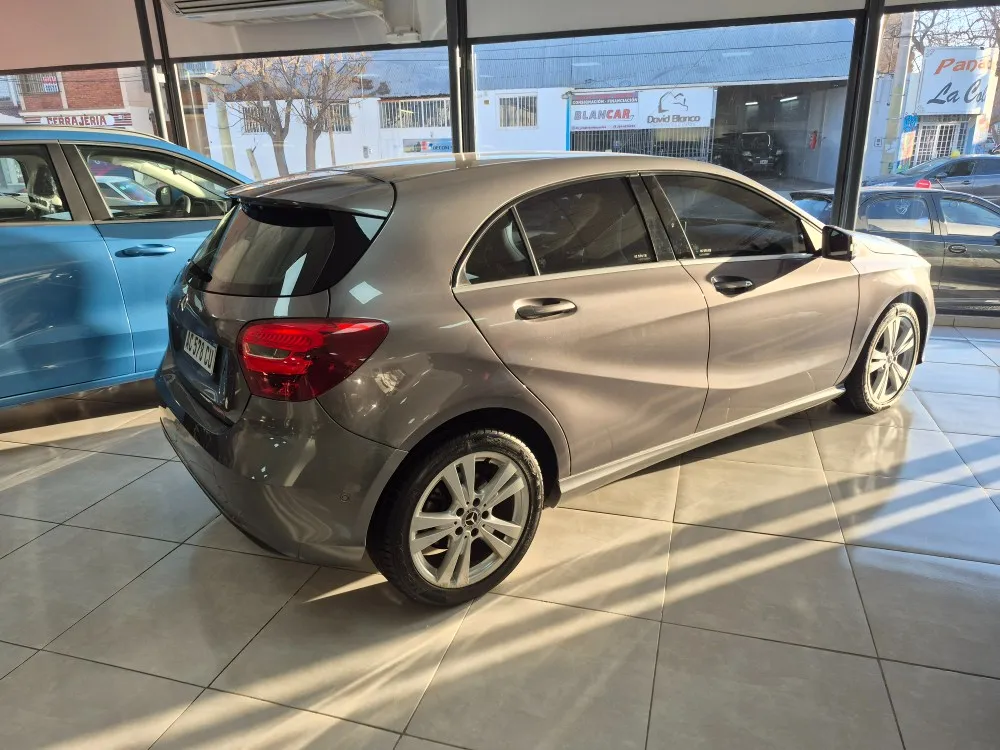 Mercedes-Benz Clase A A200 — foto 4