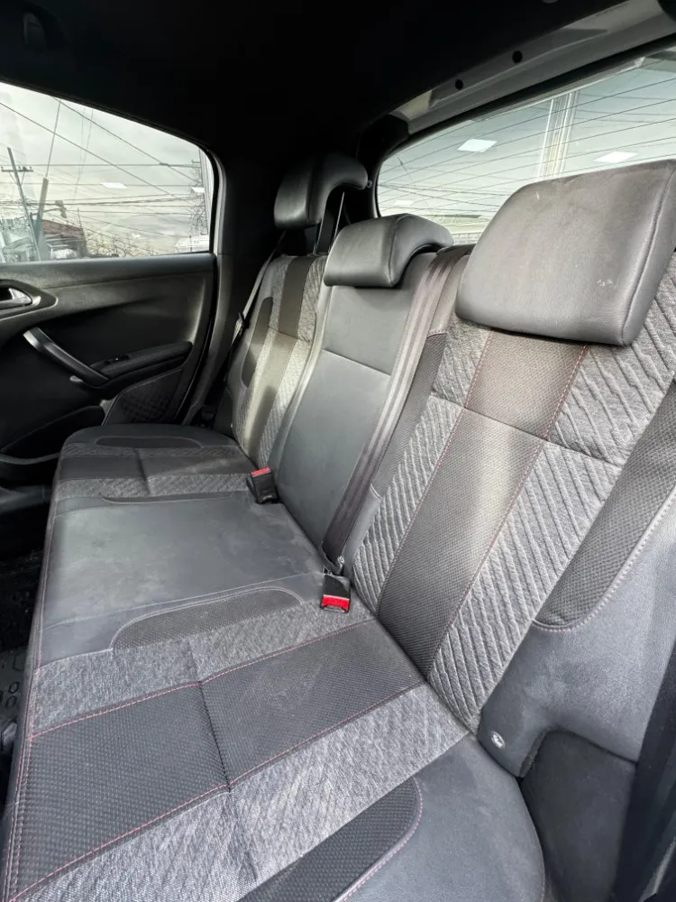 Peugeot 208 GT Line — foto 2