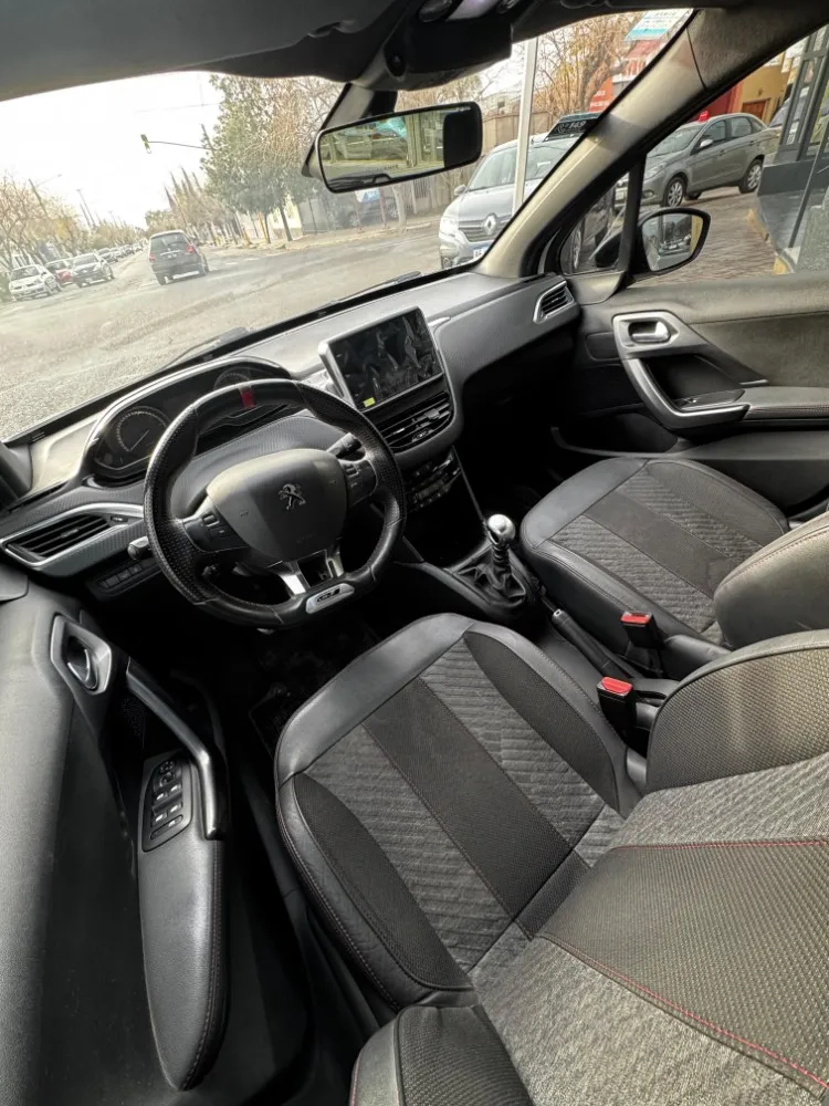 Peugeot 208 GT Line — foto 4