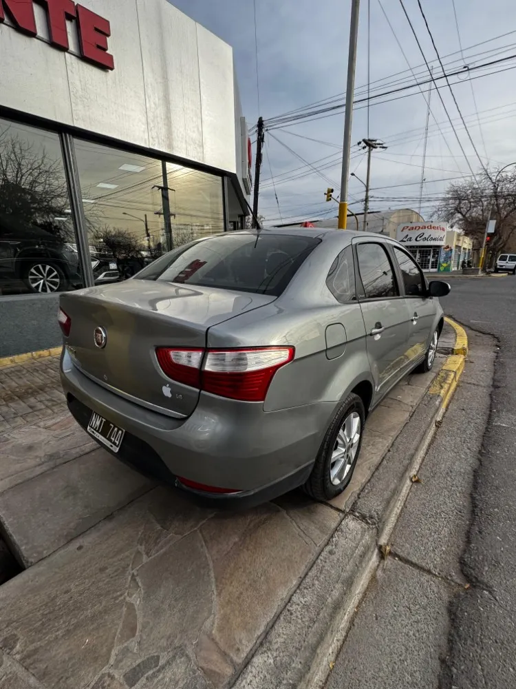 Fiat Grand Siena Attractive 1.4 8v — foto 4