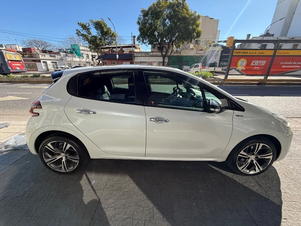 Peugeot 208 Gt 1.6 thp — foto 2
