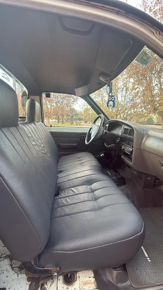 Toyota Hilux STD — foto 6