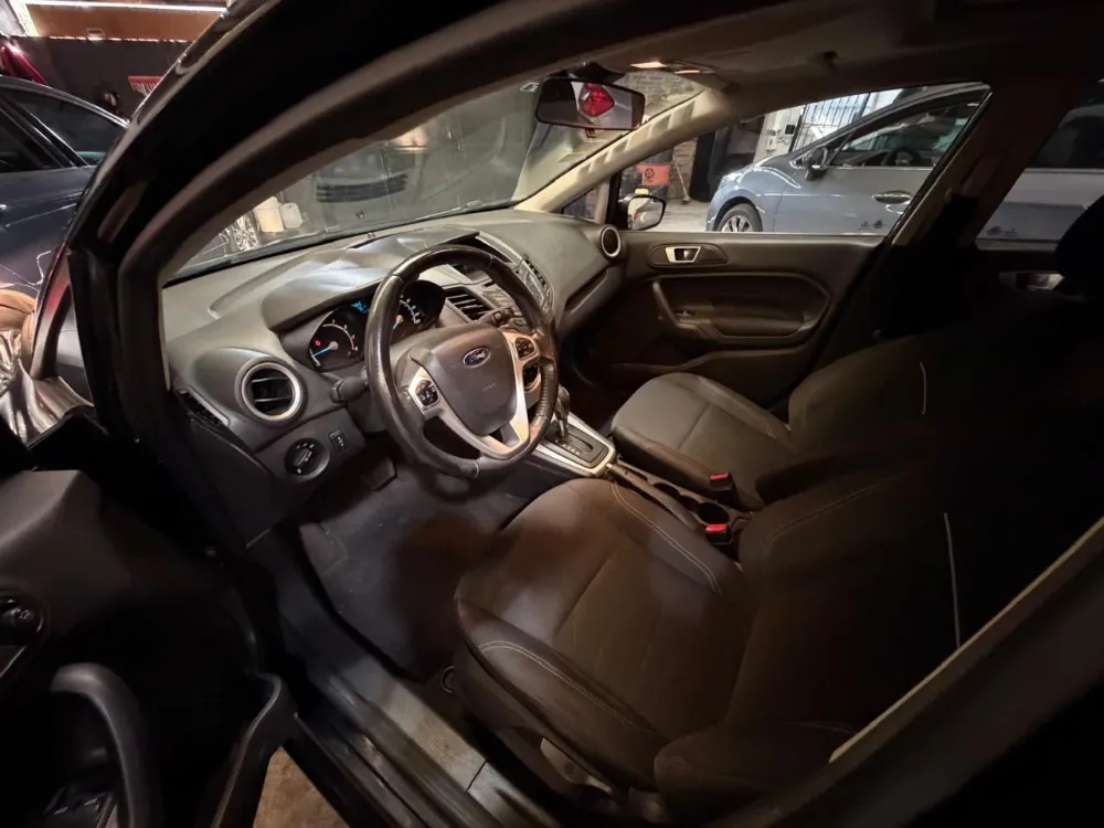 Ford Fiesta Kinetic 1.6 Se Plus Powershift 120cv — foto 8