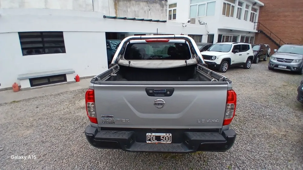 Nissan Frontier  LE  — foto 2