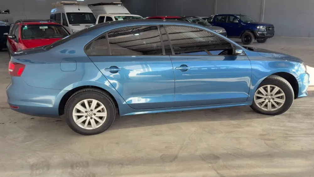 Volkswagen VENTO ADVANCE 2.0 MT — foto 7
