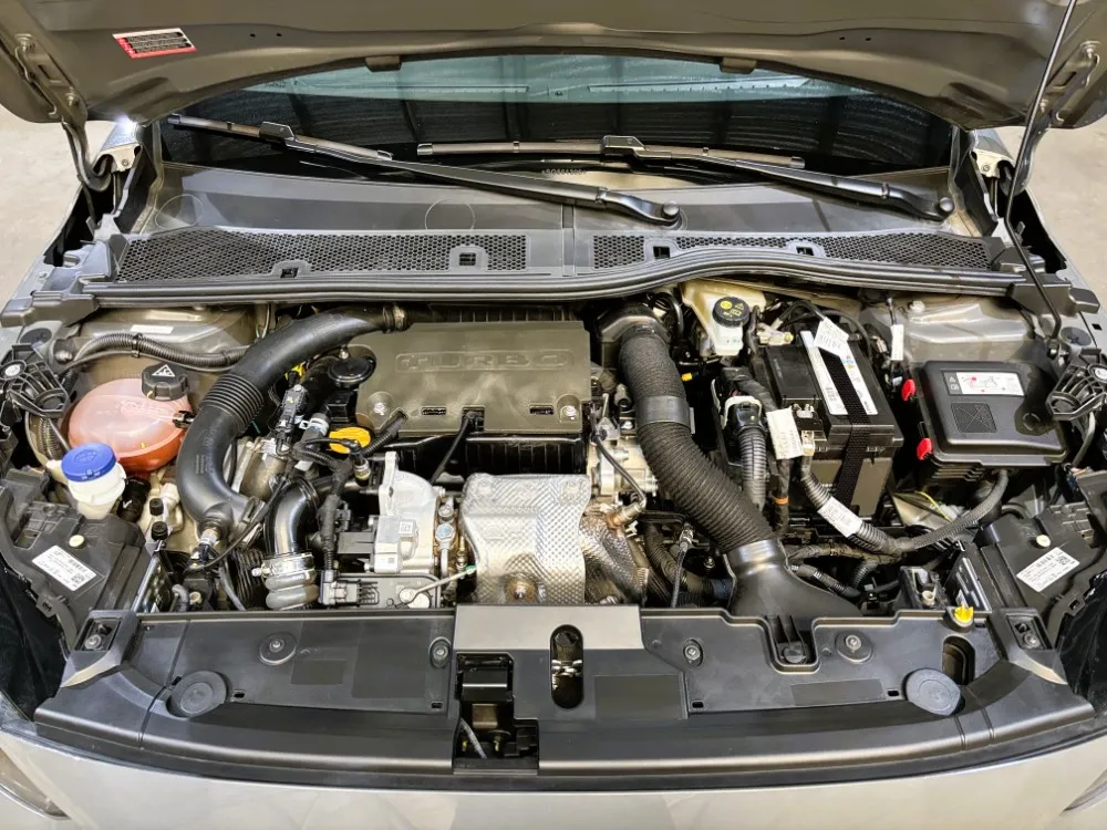 Peugeot 208 GT T200 AM25.5 CVT — foto 12