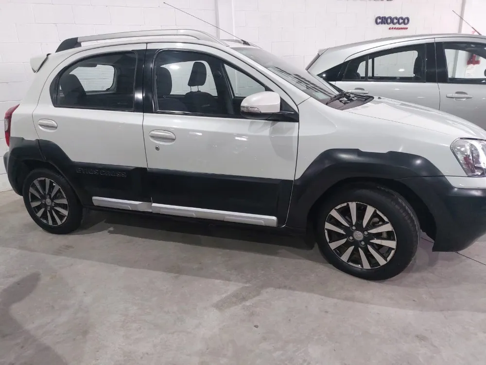 Toyota ETIOS CROSS  — foto 5