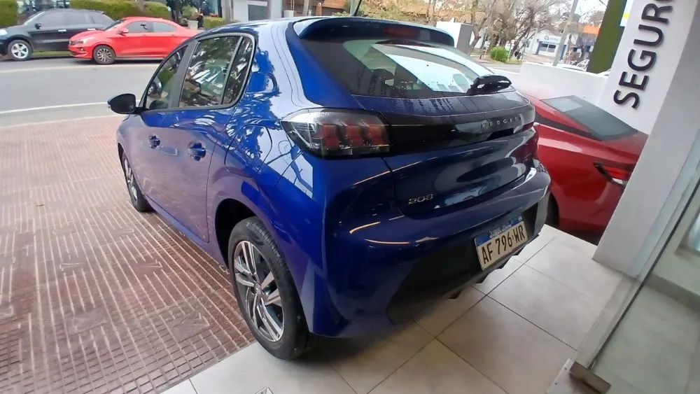 Peugeot 208 Allure — foto 9