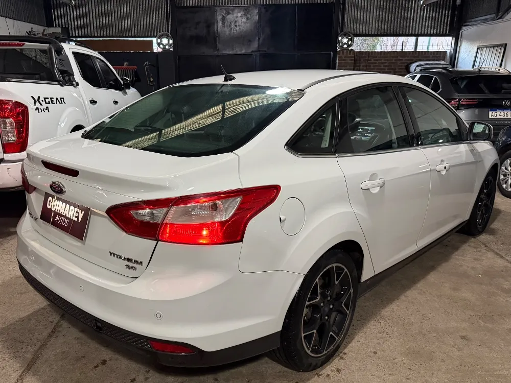 Ford Focus TITANIUM 2.0 AT — foto 3