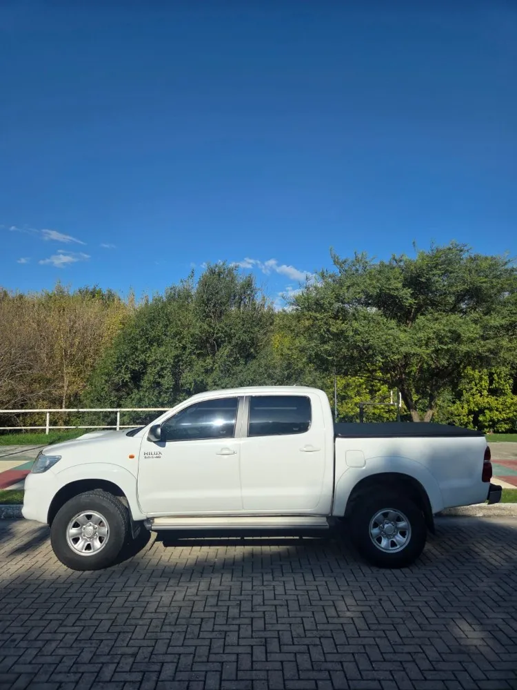 Toyota Hilux SR — foto 3