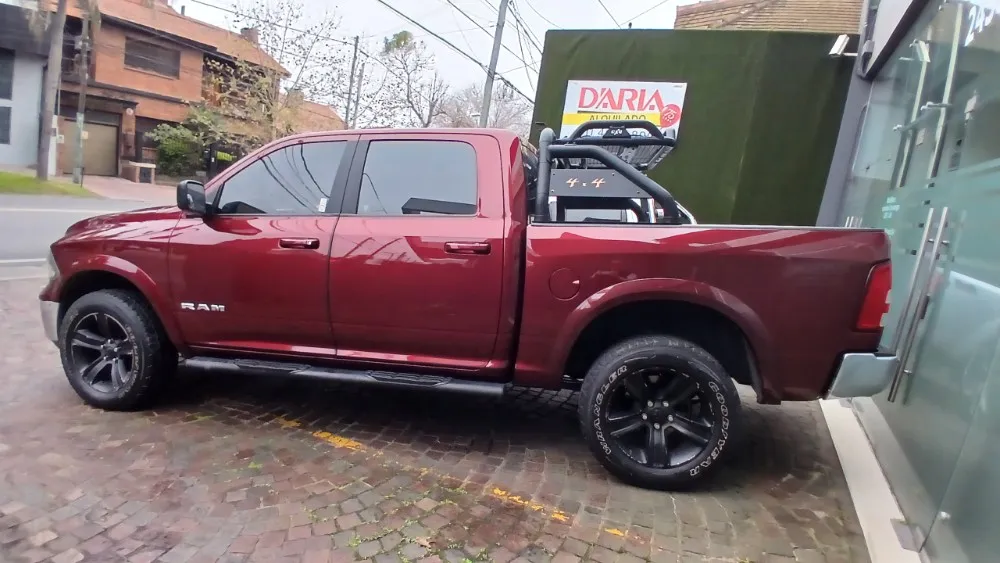 Dodge Ram Laramie 4x4  — foto 3