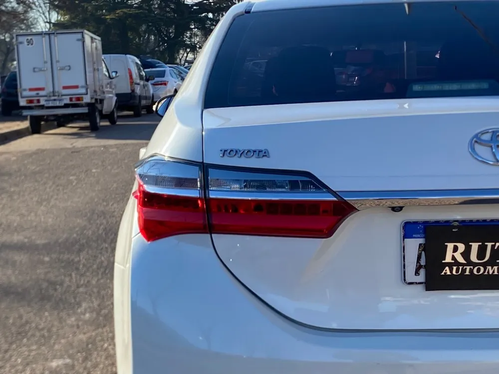 Toyota COROLLA 1.8 XEI L/17 CVT — foto 7