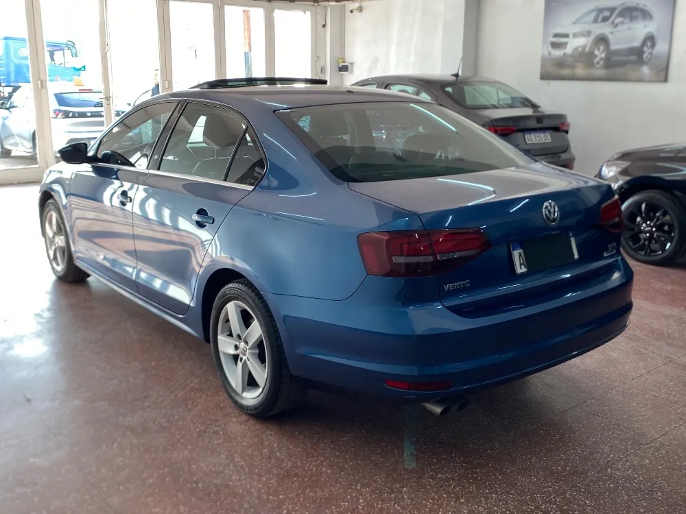 Volkswagen VENTO 1.4 TSI MB TECH HIGHLINJE DSG — foto 3
